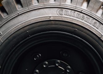 Getting the right forklift tires: 5 things to take into consideration